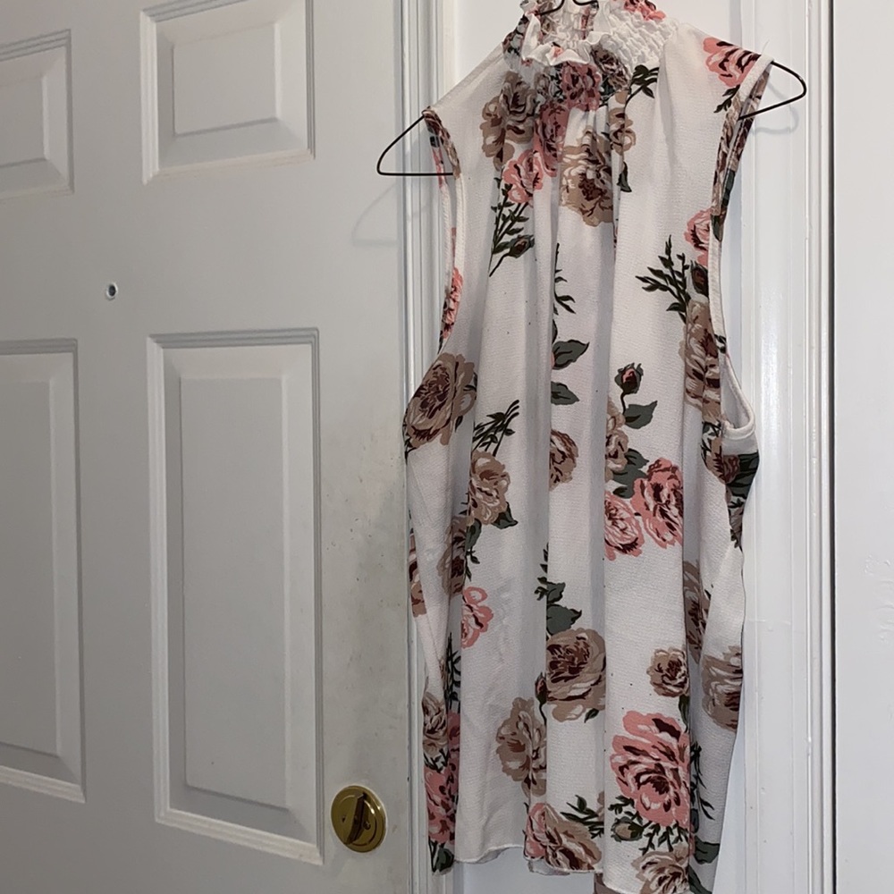 Floral Top - Picture 3 of 4